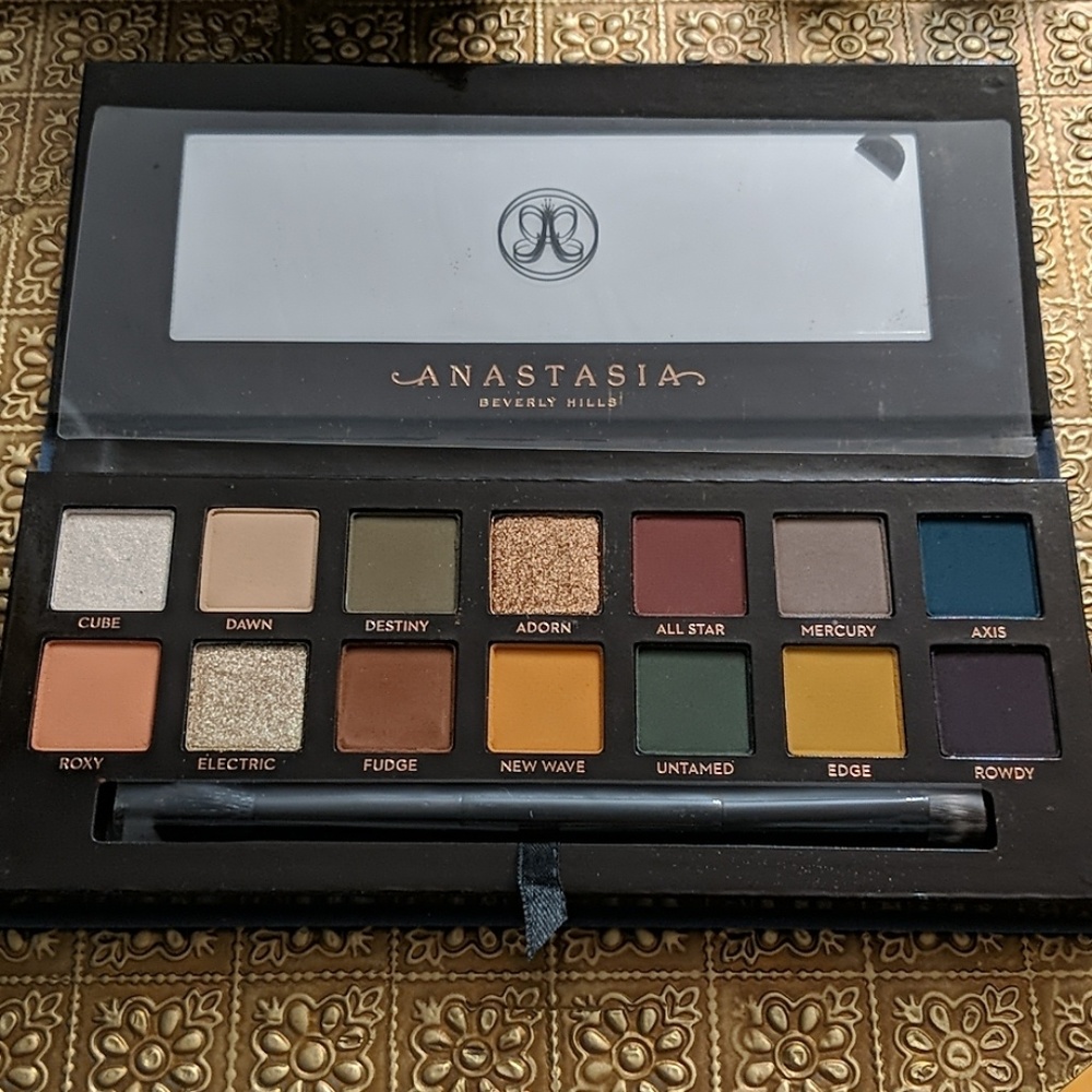 Sold Anastasia Subculure Palette - Picture 4 of 4